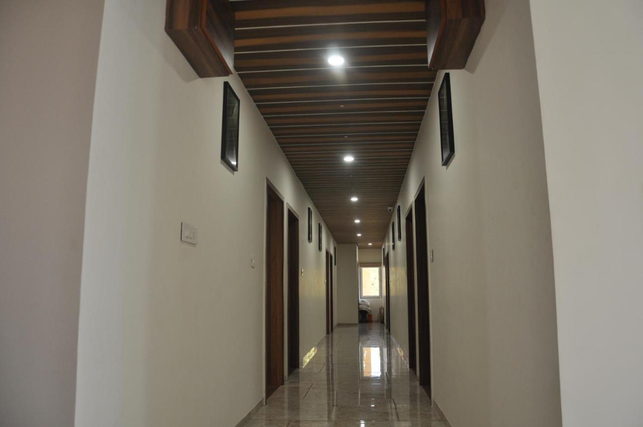 Hotel The Grand Shiva Gondal Extérieur photo